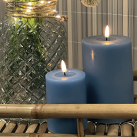 Echtwachs-LED-Stumpenkerze |Deluxe Homeart| Ice blue 10cm